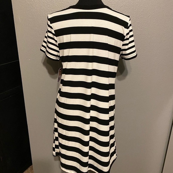 SO Dress - Picture 3 of 5